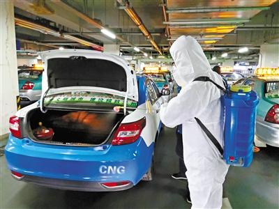 免費(fèi)接送一線抗“疫”人員 蘭州奔馬雷鋒車隊(duì)，你們真棒！