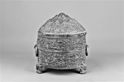 平?jīng)霾┥缴w神獸紋銅樽，東漢人向往過(guò)上神仙生活的印跡