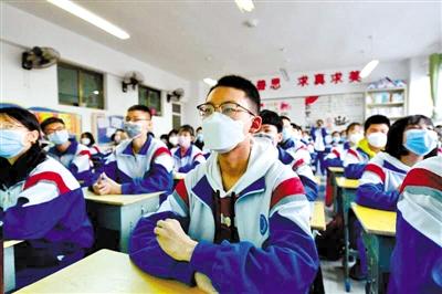 甘肅省初三和高一、高二年級學(xué)生昨日開學(xué) 青春校園又聞瑯瑯讀書聲
