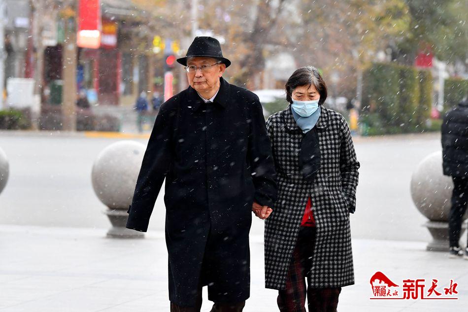 初雪來了！一起在天水街頭，共赴“白頭”！