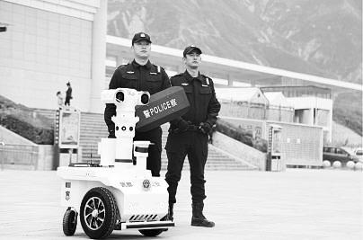 新奇！5G巡邏機器人亮相隴南武都街頭