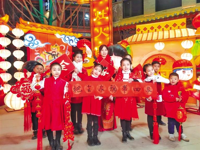 原創(chuàng)音樂電視《全家?！废蛱m州市人民拜年！