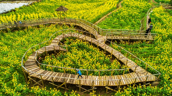 “心”型廊橋。廖濤 攝