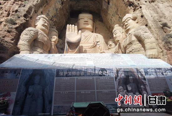 時下，中國“石窟鼻祖”天梯山石窟第13窟大佛足部與局部危巖體搶救性保護項目正在施工。圖為施工現(xiàn)場。陳曉斌 攝