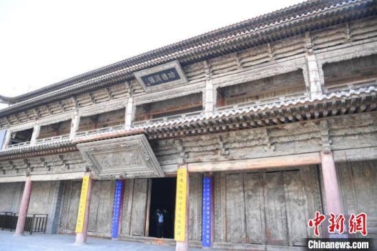 圖為張掖大佛寺建筑外圍?！钇G敏 攝