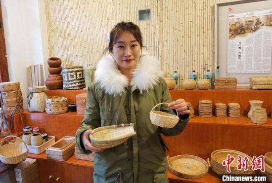 40多種精小玲瓏、純手工制作的新型盛食容器、居家工藝品等，每一件都令人愛不釋手?！●T志軍 攝