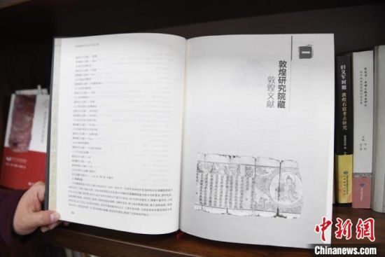 《甘肅藏敦煌遺書研究文獻(xiàn)引得》編纂耗時(shí)8年，收錄研究文獻(xiàn)數(shù)據(jù)總計(jì)17000條，時(shí)間跨越110年?！钇G敏 攝