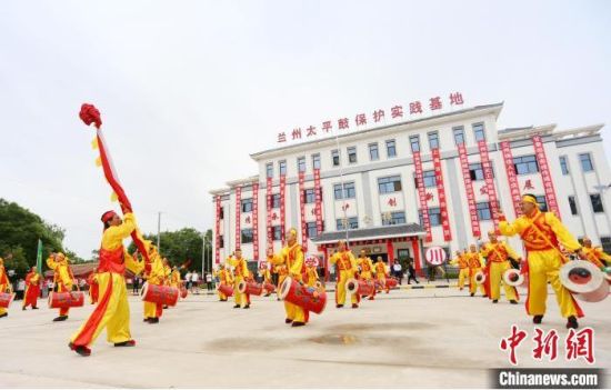 2021年6月30日，蘭州太平鼓教育保護實踐基地啟動儀式在蘭州新區(qū)舉行。(資料圖) 高展 攝