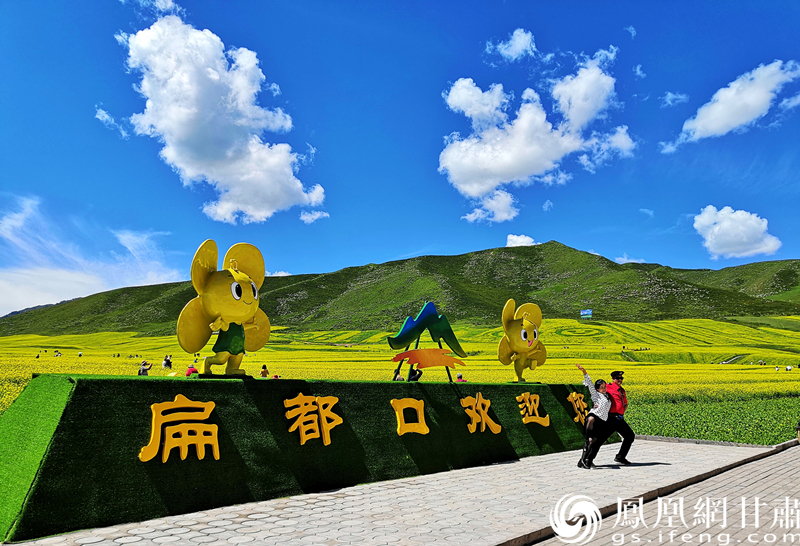 河西走廊張掖扁都口，古絲綢之路要道。王振武 攝