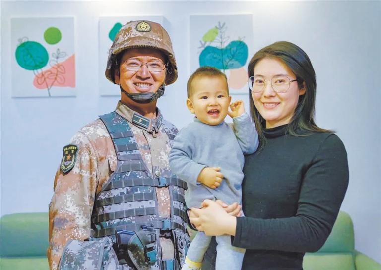 蘭州市退役軍人事務(wù)局舉行清明代祭掃儀式 陳紅軍烈士父親給兒子寫(xiě)來(lái)寄語(yǔ) “你是祖國(guó)的好兒女，也是我們的驕傲”