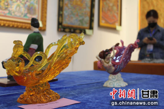 圖為敦煌飛天造型的作品。徐雪 攝