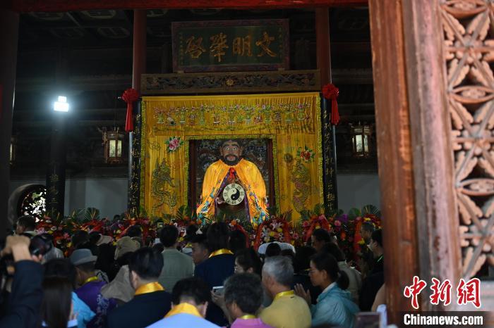 6月21日，2024(甲辰)年公祭中華人文始祖伏羲大典在甘肅天水舉行，來自海峽兩岸及港澳地區(qū)約500人現(xiàn)場(chǎng)共祭中華人文始祖伏羲。中新社記者 李亞龍 攝