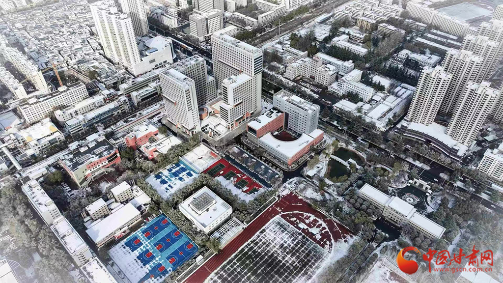 在甘肅，遇見一場高校的初雪
